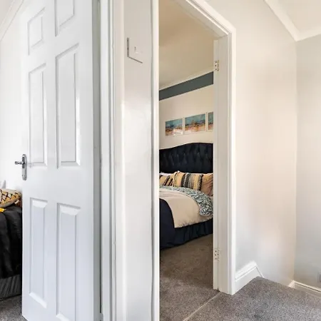 Cozy Market Town Getaway In Bridgend - Happy Days Exterior photo