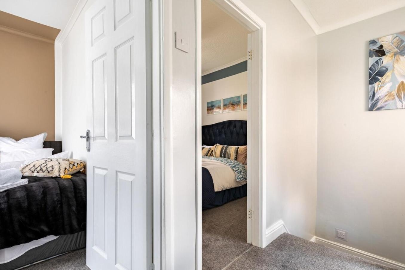 Cozy Market Town Getaway In Bridgend - Happy Days Holiday home *