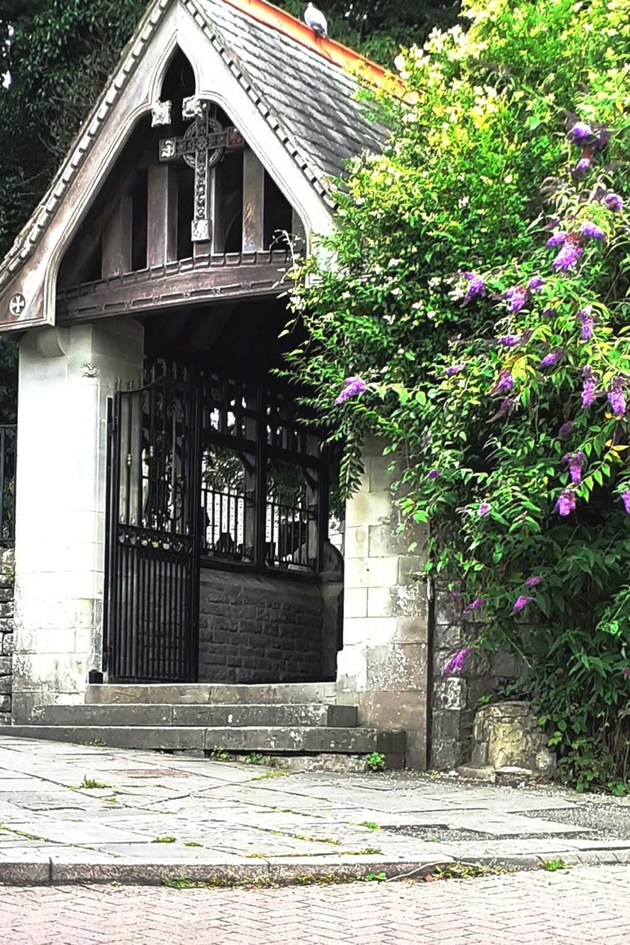 Cozy Market Town Getaway In Bridgend - Happy Days * Bridgend (Wales)