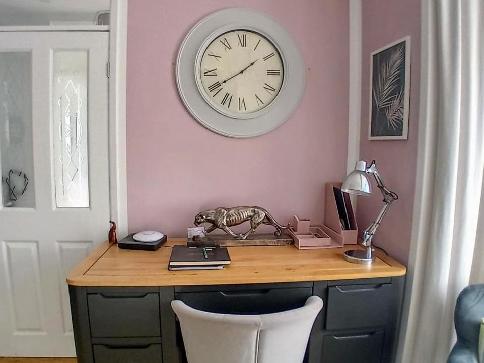 Holiday home Cozy Market Town Getaway In Bridgend - Happy Days