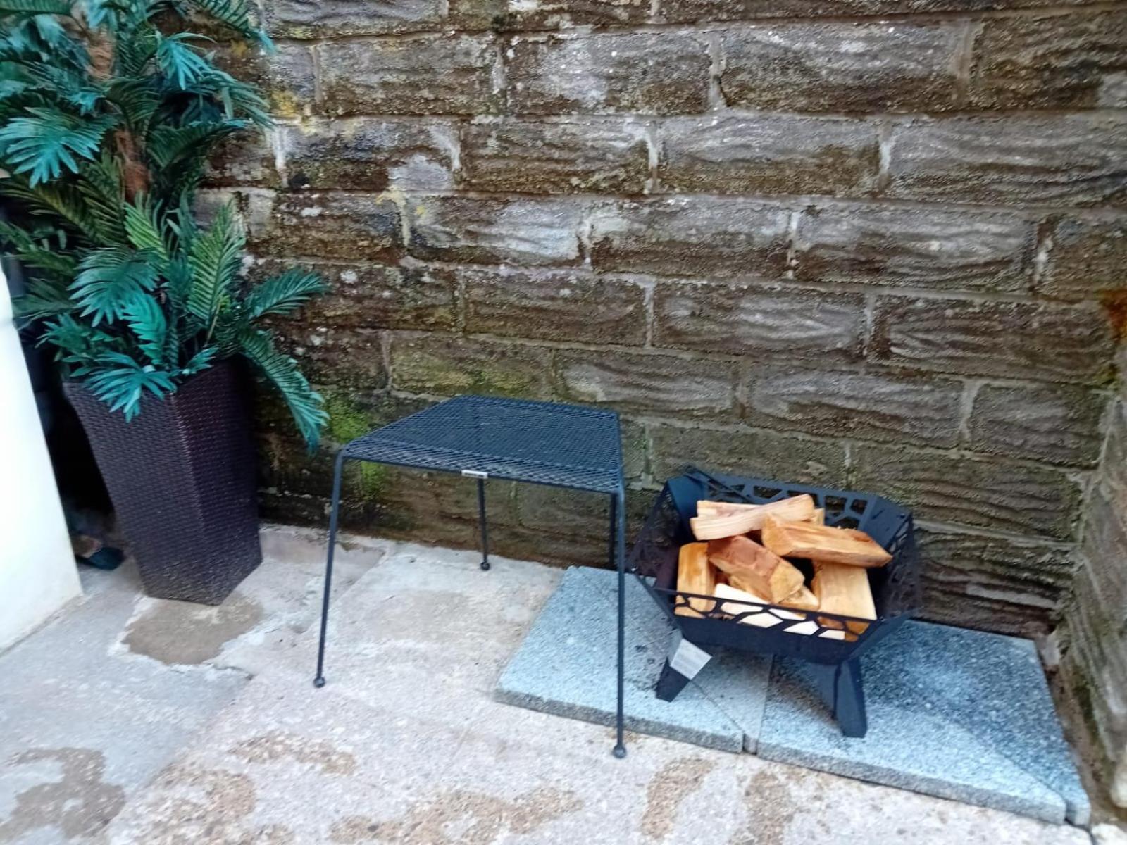 Cozy Market Town Getaway In Bridgend - Happy Days Bridgend (Wales)