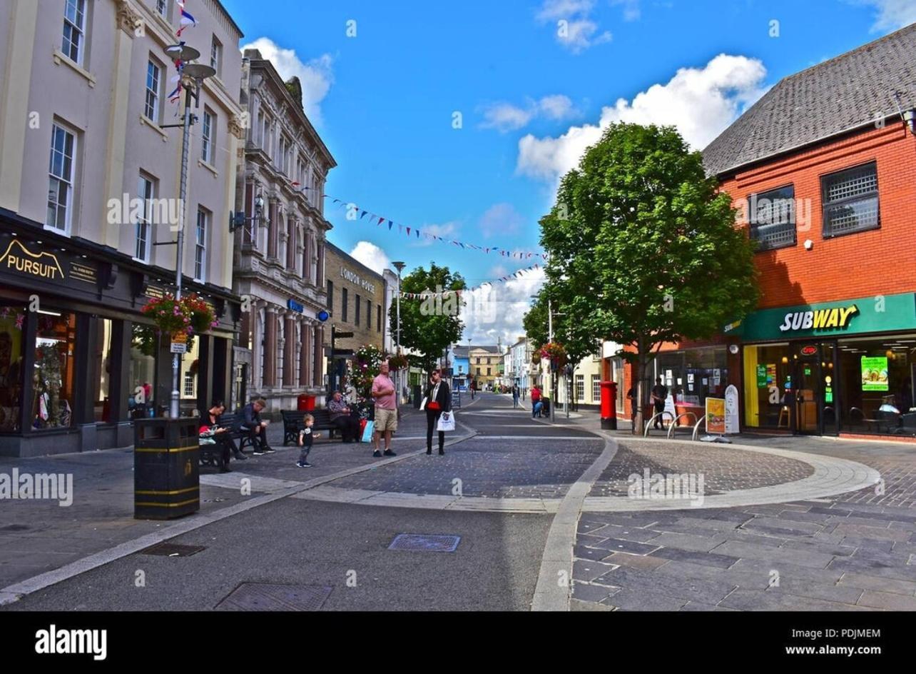 Cozy Market Town Getaway In Bridgend - Happy Days